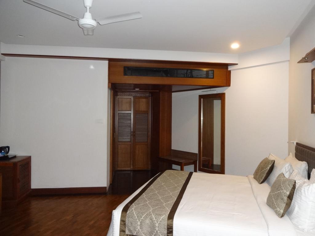 Keys Select By Lemon Tree Hotels, Malabar Gate, Kozhikode Exteriör bild